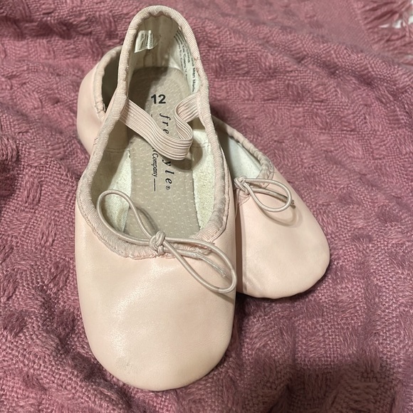 Ballet slippers, kids’ size 12 🩰 - Picture 4 of 4